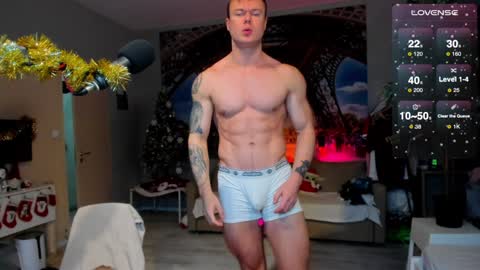 Snapshot of ukgymboy chatting on 01.01.25 James Iron online show from 01.01.25