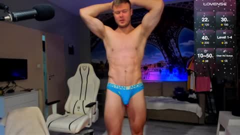 Snapshot of ukgymboy chatting on 01.17.25 James Iron online show from 01.17.25