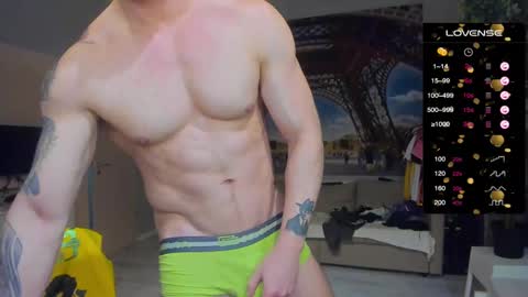 Snapshot of ukgymboy chatting on 03.02.25 James Iron online show from 03.02.25