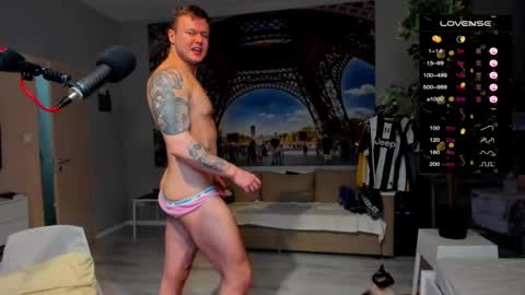 Snapshot of ukgymboy chatting on 03.06.25 James Iron online show from 03.06.25