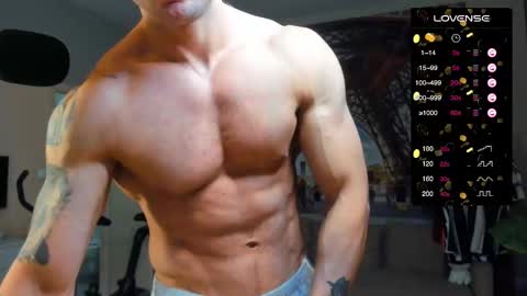 Snapshot of ukgymboy chatting on 10.06.25 James Iron online show from 10.06.25