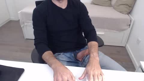 Snapshot of ulep chatting on 11.28.25 Ulep online show from 11.28.25