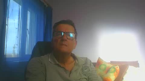 ulmeni4 online show from 10.25.25