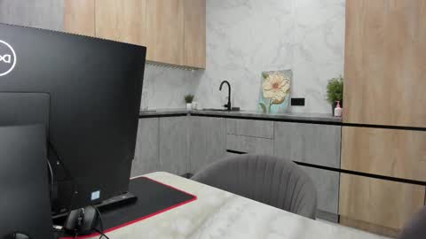 Melena online show from 11.28.25