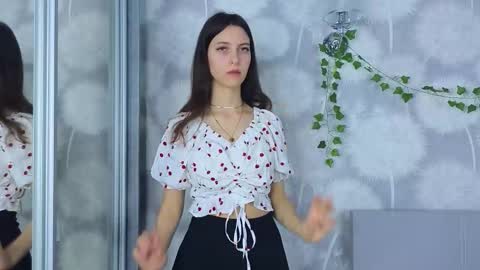 Snapshot of umbraelyon chatting on 03.13.26 Liliane online show from 03.13.26