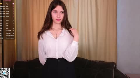 Snapshot of umbraelyon chatting on 04.17.26 Liliane online show from 04.17.26