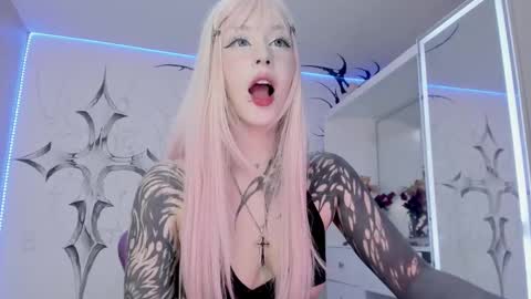 Snapshot of unachimbaherida chatting on 03.01.25 Elle Danielle online show from 03.01.25