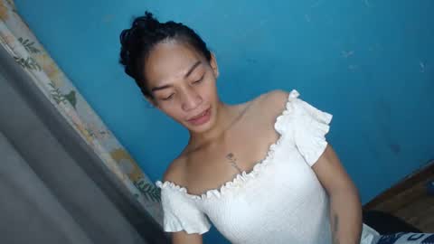 Snapshot of uncut_queen chatting on 10.11.25 LOVELY JANE online show from 10.11.25