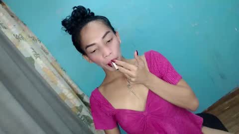 Snapshot of uncut_queen chatting on 10.27.25 LOVELY JANE online show from 10.27.25