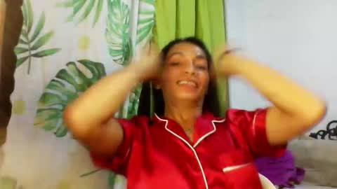 Snapshot of uncut_queen chatting on 12.01.25 LOVELY JANE online show from 12.01.25