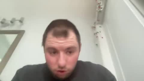 Snapshot of ungerisland chatting on 12.24.24 ungerisland online show from 12.24.24