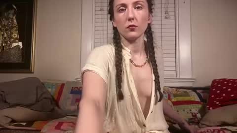 Lola Moonstone online show from 07.06.26