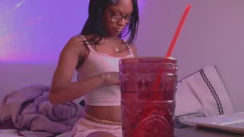 uniqecho online show from 03.18.26