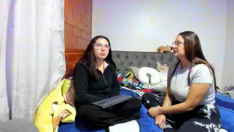 Kary and jhoa online show from 12.18.25