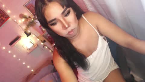 Snapshot of ur_hot_tommiexx chatting on 01.05.25 jennie online show from 01.05.25