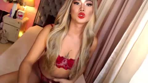 Snapshot of ur_sassygirl chatting on 03.04.25 Kath online show from 03.04.25