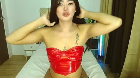 Snapshot of ur_sassygirl chatting on 10.27.25 Kath online show from 10.27.25