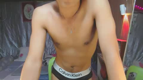 Snapshot of ur_shan21 chatting on 11.17.25 ur_shan21 online show from 11.17.25