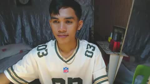 Snapshot of ur_shan21 chatting on 11.24.25 ur_shan21 online show from 11.24.25