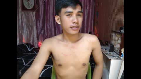 Snapshot of ur_shan21 chatting on 12.18.25 ur_shan21 online show from 12.18.25