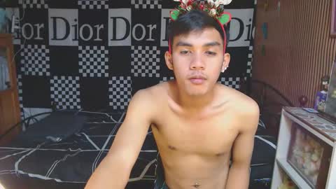 Snapshot of ur_shan21 chatting on 12.21.25 ur_shan21 online show from 12.21.25