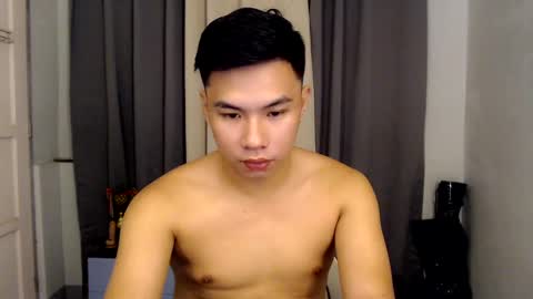 Snapshot of urasian_hardcockxx chatting on 02.12.25 milly online show from 02.12.25