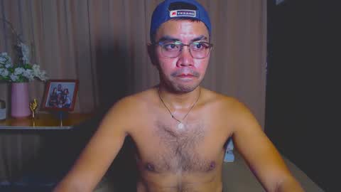 Snapshot of urasianversahunkxx chatting on 02.24.25 johnzen online show from 02.24.25