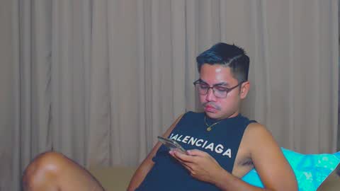 Snapshot of urasianversahunkxx chatting on 02.26.25 johnzen online show from 02.26.25