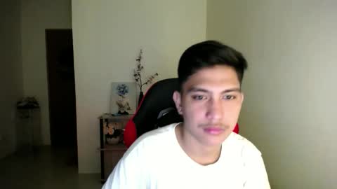 Snapshot of urcuteguy_jhonx chatting on 11.12.25 Dannie online show from 11.12.25