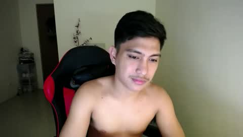 Snapshot of urcuteguy_jhonx chatting on 11.18.25 Dannie online show from 11.18.25