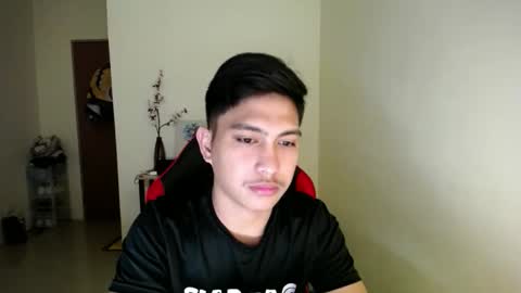 Snapshot of urcuteguy_jhonx chatting on 11.19.25 Dannie online show from 11.19.25