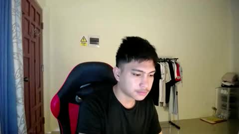 Snapshot of urcuteguy_jhonx chatting on 12.01.25 Dannie online show from 12.01.25