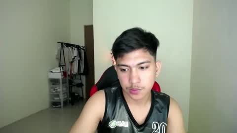 Snapshot of urcuteguy_jhonx chatting on 12.21.25 Dannie online show from 12.21.25