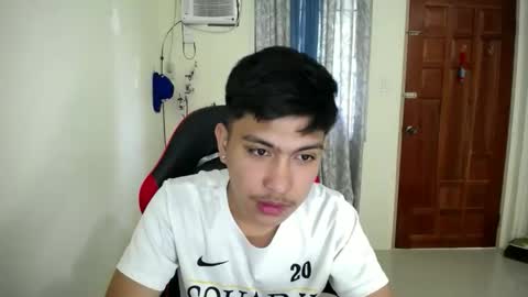 Snapshot of urcuteguy_jhonx chatting on 12.23.25 Dannie online show from 12.23.25