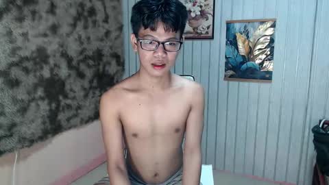 Snapshot of urdreamboy_doms chatting on 05.13.26 urdreamboy_doms online show from 05.13.26