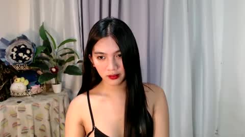 Snapshot of urdreamgirl_ chatting on 02.05.25 Trixie online show from 02.05.25