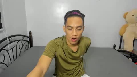 Snapshot of urfucker_vinz chatting on 02.06.26 urfucker_vinz online show from 02.06.26