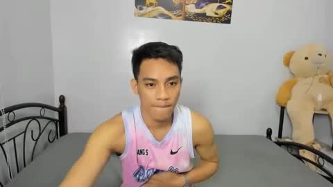 Snapshot of urfucker_vinz chatting on 02.15.26 urfucker_vinz online show from 02.15.26