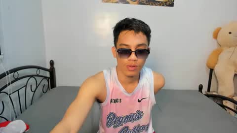 Snapshot of urfucker_vinz chatting on 02.16.26 urfucker_vinz online show from 02.16.26