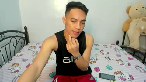 Snapshot of urfucker_vinz chatting on 02.22.26 urfucker_vinz online show from 02.22.26