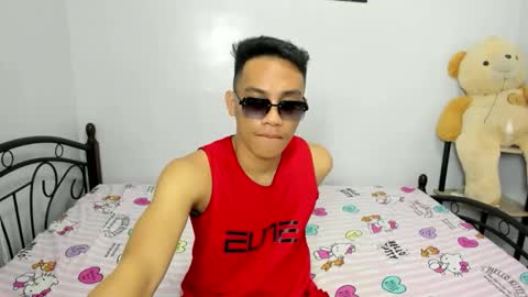 Snapshot of urfucker_vinz chatting on 02.23.26 urfucker_vinz online show from 02.23.26