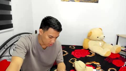 Snapshot of urfucker_vinz chatting on 03.17.26 urfucker_vinz online show from 03.17.26