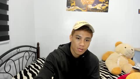 Snapshot of urfucker_vinz chatting on 05.20.26 urfucker_vinz online show from 05.20.26