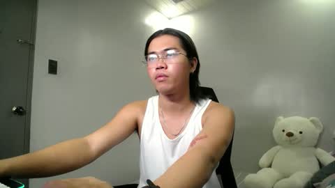 Snapshot of urfuckinghighness chatting on 03.11.26 ask me online show from 03.11.26