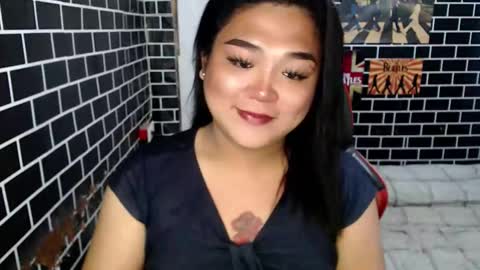 Snapshot of urgirl_dimple chatting on 09.18.25 Dimple online show from 09.18.25