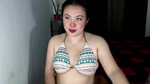 Snapshot of urgirl_elisse chatting on 12.02.25 ELISSE online show from 12.02.25