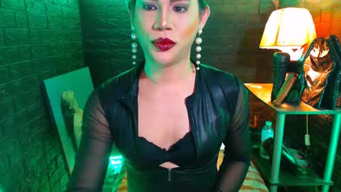 queen norelle online show from 12.20.24