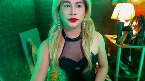 queen norelle online show from 01.02.25