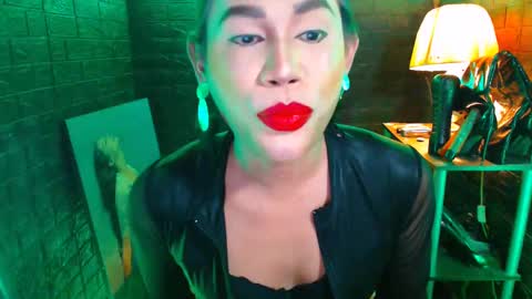 queen norelle online show from 01.11.25