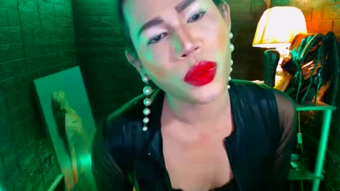 queen norelle online show from 02.14.25